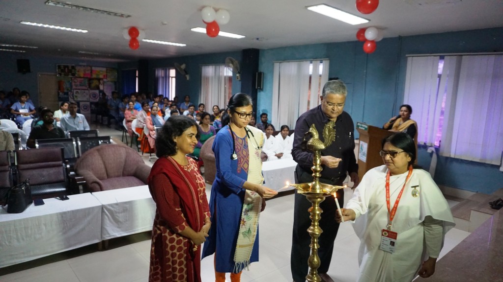 अपोलो हॉस्पिटल में अदभुत मातृत्व पर हुई गोष्ठी, गर्भकाल को किया रेखांकित
