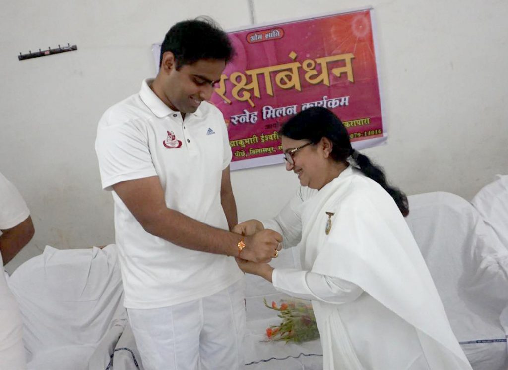 ब्रह्माकुमारी बहनों ने रेलवे सुरक्षा बल के साथ मनाया रक्षाबंधन