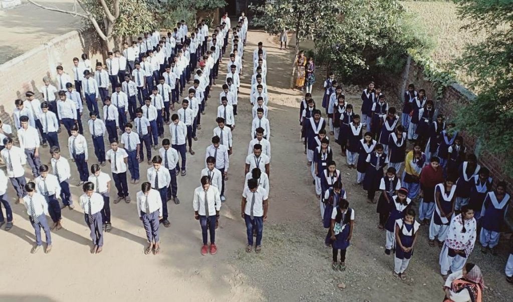 मस्तूरी के गुरूकुल उच्चतर माध्यमिक विद्यालय के बच्चों को बताई गई प्रेरणादायी बातें