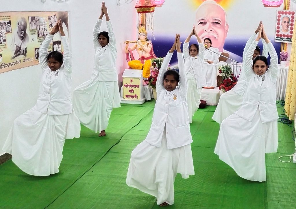 योग, ध्यान के साथ देशभक्ति की भावना व नैतिक मूल्य अपनाकर योग दिवस को करें सार्थक