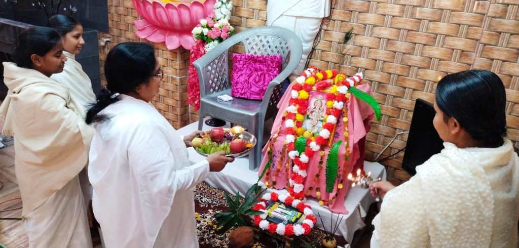 टिकरापारा व राज किशोर नगर सेवाकेन्द्र में हर्ष के साथ मनाया गया बसंत पंचमी का पर्व, ऑनलाईन भी जुड़े रहे कई साधक