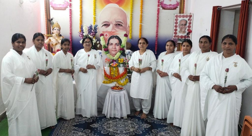 त्याग, तपस्या, समर्पण व सेवा की प्रतिमूर्ति थीं मम्मा - ब्रह्माकुमारी मंजू दीदी