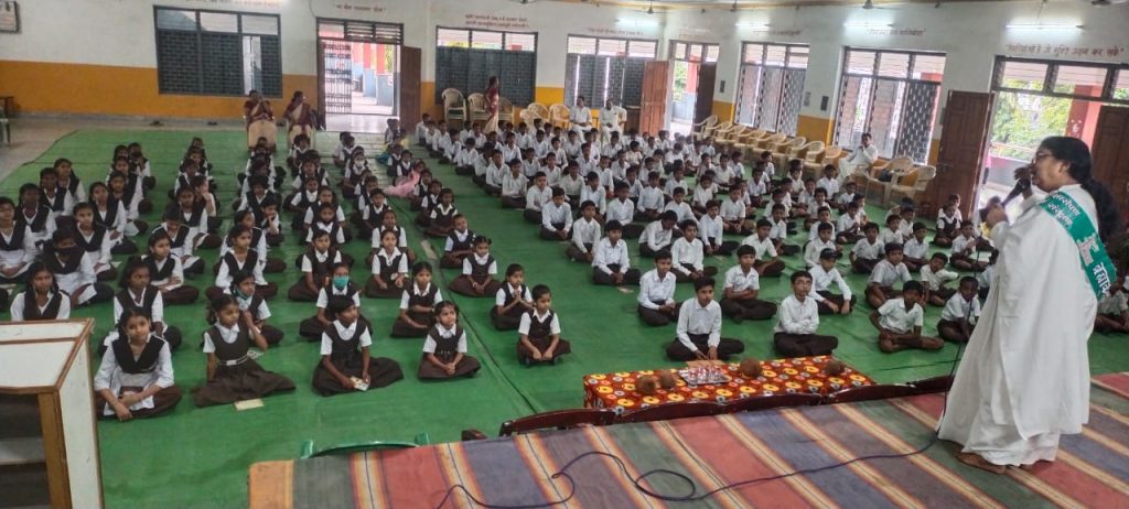सुरक्षित भारत - सड़क सुरक्षा एवं कल्पतरु अभियान के अंतर्गत सरस्वती शिशु मंदिर में हुआ कार्यक्रम का आयोजन