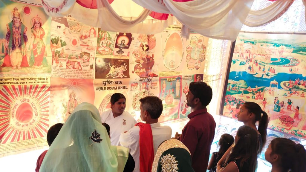 किरारी मेला में द्वादश ज्योतिर्लिंग दर्शन प्राप्त कर भावविभोर हो रहे श्रद्धालु जन