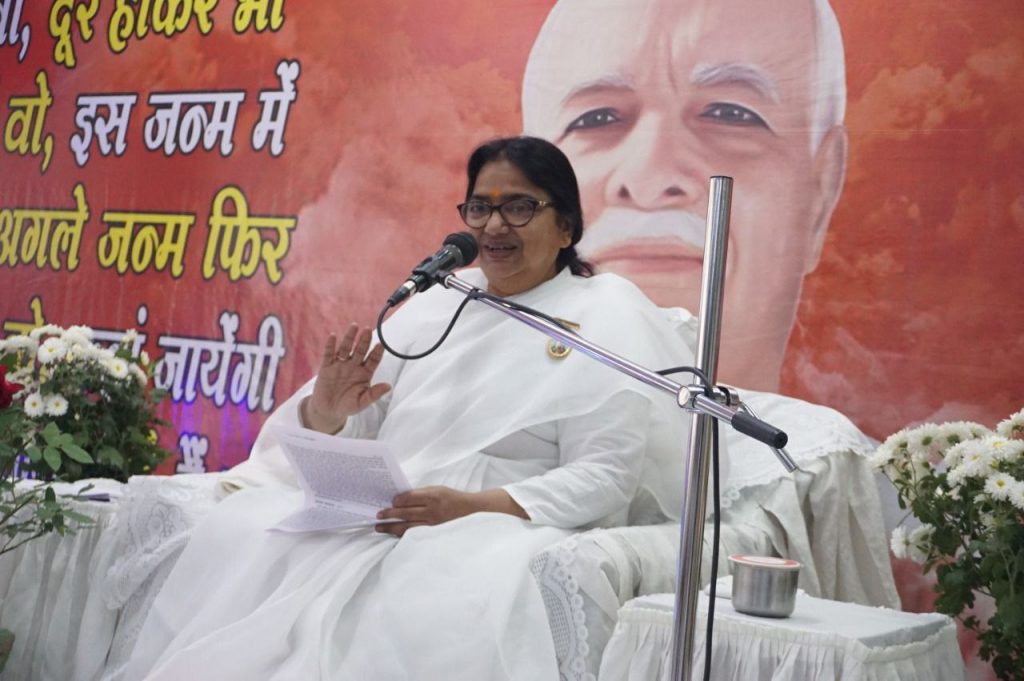 पिताश्री ब्रह्मा बाबा ने सहनशीलता व समर्पण भाव से सभी को आगे बढ़ाया - ब्रह्माकुमारी मंजू दीदी