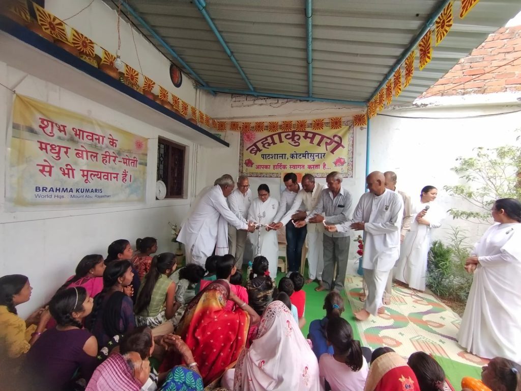 Photo Gallery - कोटमीसुनार ब्रह्माकुमारी पाठशाला में भगवान को भोग स्वीकार कराया गया...