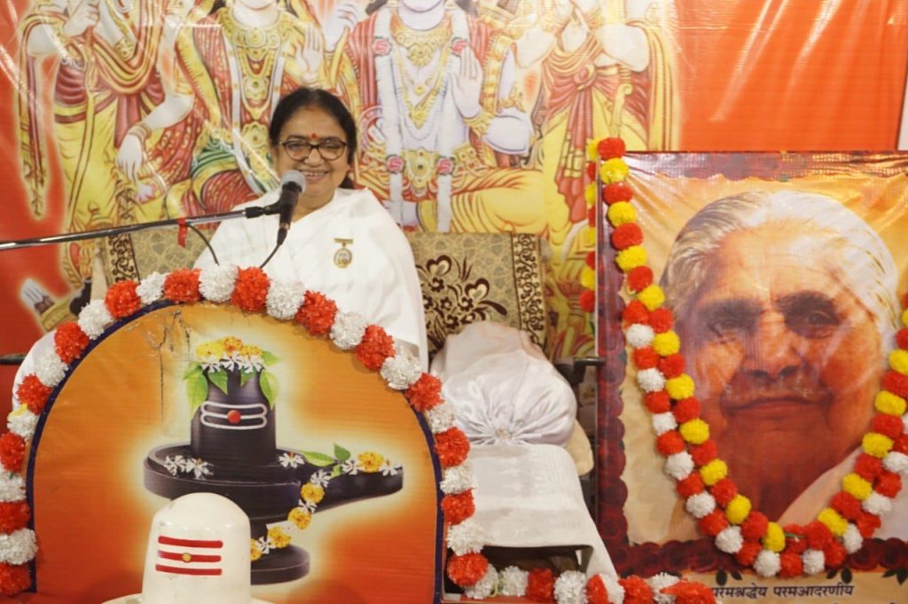 सच्चाई सफाई सादगी की प्रतिमूर्ति जानकी दादी को शिव अनुराग भवन राजकिशोरनगर मे अव्यक्त दिवस पर भावभीनी श्रद्धांजलि दी गई*