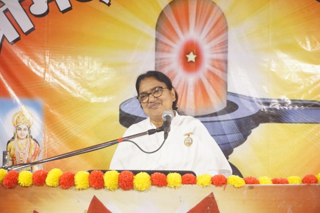 कर्म और योग में संतुलन करने वाले ही कर्मयोगी कहलाते हैं -ब्रह्माकुमारी मंजू दीदी