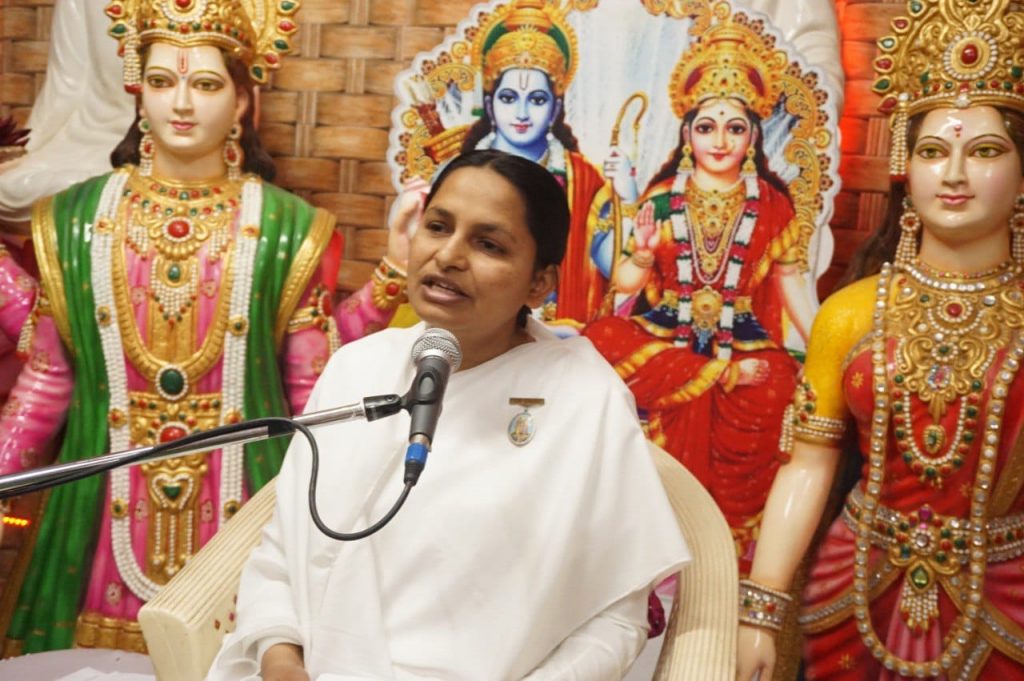 कर्मभोग के समय परमात्मा हमे अपनी गोद मे उठा लेते है: ब्रह्माकुमारी गायत्री बहन**