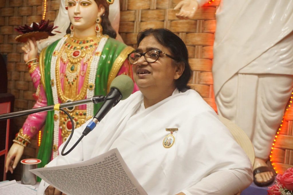 चार्ज बैटरी उपकरण को अच्छी तरह चला सकती है उसी तरह शक्ति से भरपूर आत्मा परिस्थितियों का अच्छी तरह सामना कर सकती है: बीके मंजू