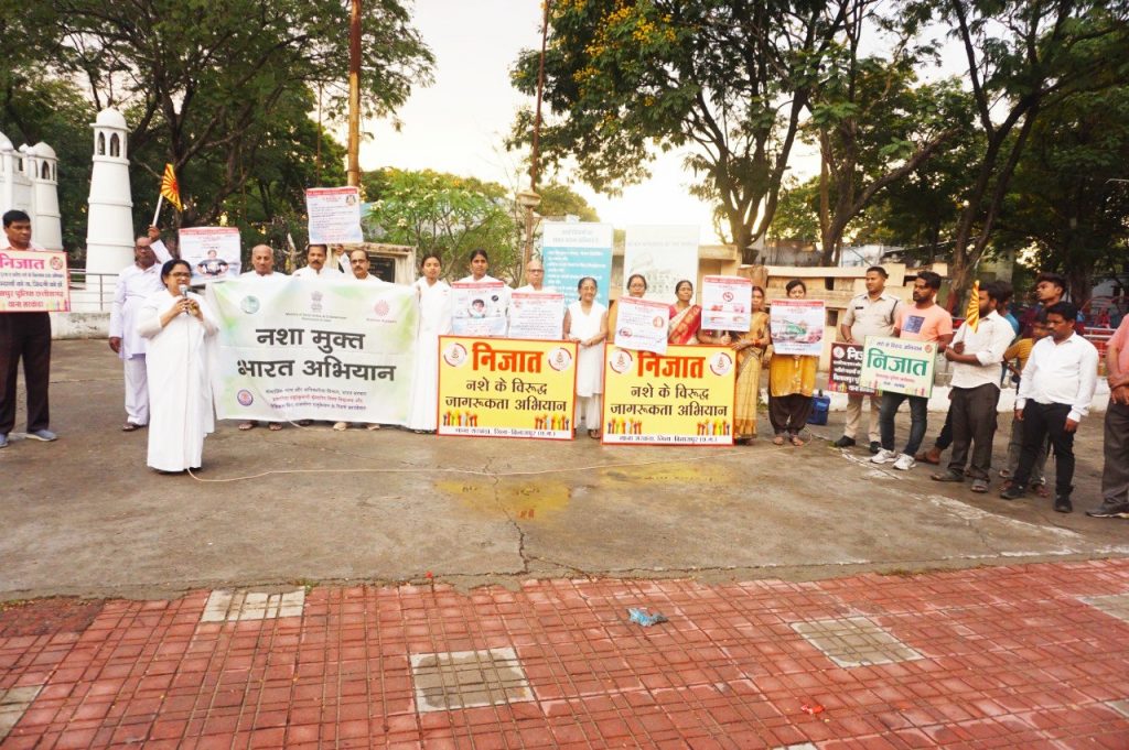 पुलिस विभाग एवं ब्रह्मा कुमारीज की स्थानीय शाखा शिव अनुराग भवन राजकिशोर नगर के संयुक्त तत्वाधान में राजकिशोर नगर स्मृति वन मे निजात कार्यक्रम का आयोजन