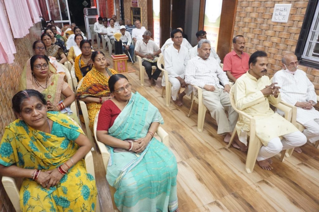 स्वयं को बदलने की भावना से सभी कार्यों मे विजय प्राप्त होती है