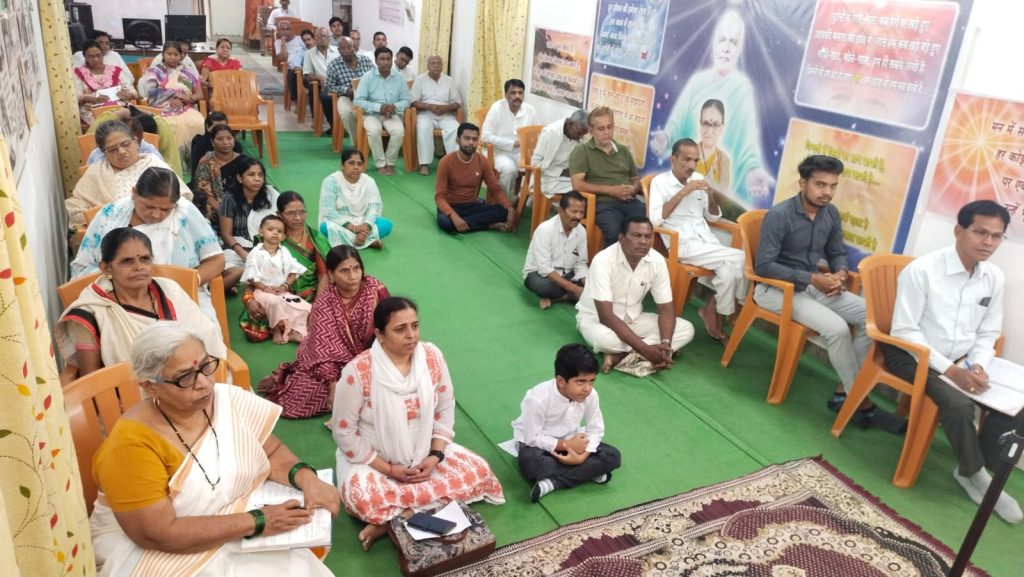 स्वभाव संस्कार के टक्कर से बचने के लिए अपनी बुद्धि, दृष्टि व वाणी को सरल बनावे-ब्र. कु. शशि प्रभा