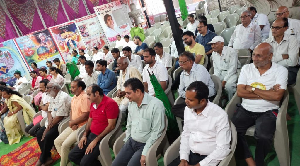 परमात्मा खुदा दोस्त के रूप मे हर पल साथ निभाता है, बस साथ का अनुभव करते रहना है*