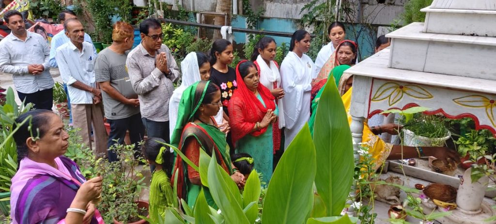 परमात्मा की याद में बनाया गया भोजन प्रभु प्रसाद कहलाता हैl
