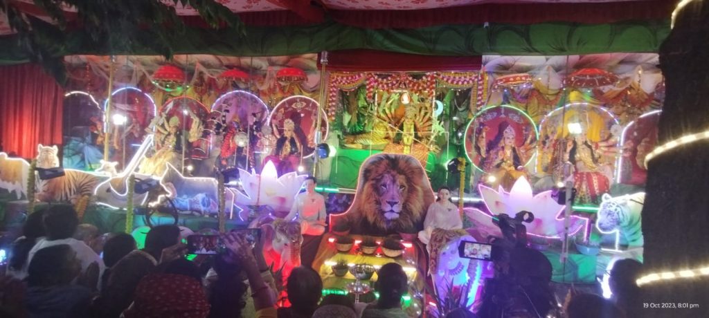 शिव अनुराग भवन राजकिशोर नगर मे चैतन्य देवियों की झांकी सुसज्जित