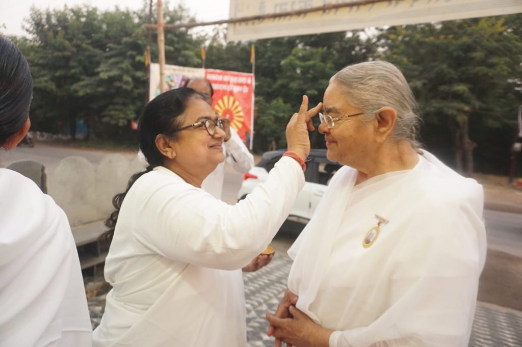 गुजरात गांधीनगर से राजयोगिनी ब्रह्माकुमारी कैलाश दीदी जी का शुभ आगमन बिलासपुर में*
