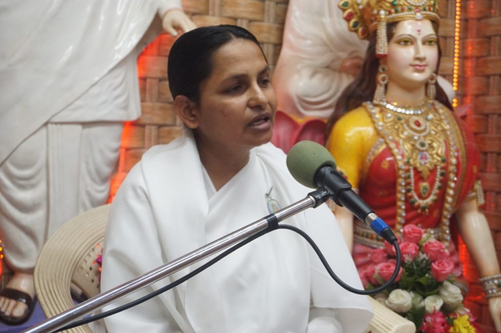 कर्म करते परमात्मा की याद बनी रहे, यही है कर्मयोग: बीके गायत्री