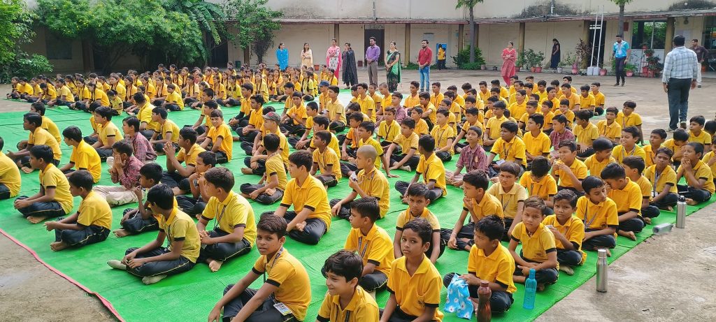 बिना माता-पिता को बताएं घर से बाहर न निकलें बच्चे...