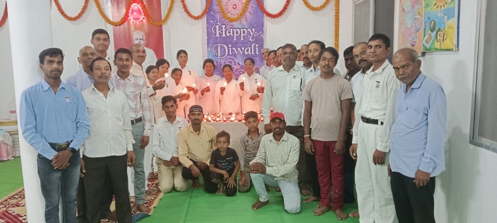 ब्रह्माकुमारीज़ कोटमी सुनार प्रभु-अनुराग भवन में दीपावली व भाई दूज मनाया l