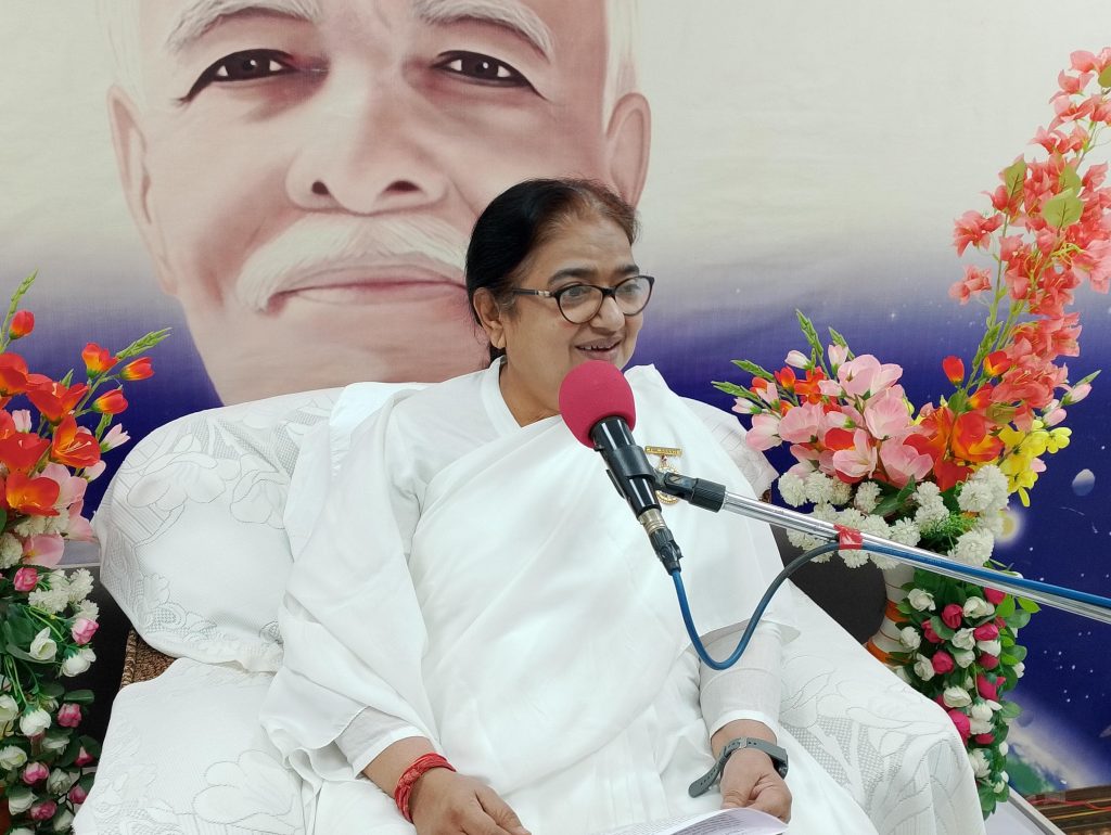 *परमात्मा सारे विश्व की सद्गति करते है, इसलिए उनकी महिमा सभी करते है: बीके मंजू*