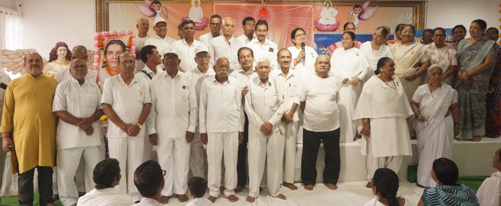 सियान मन के दुआ अउ प्यार हमन ल आगे बढ़ाथे - ब्रह्माकुमारी मंजू दीदी