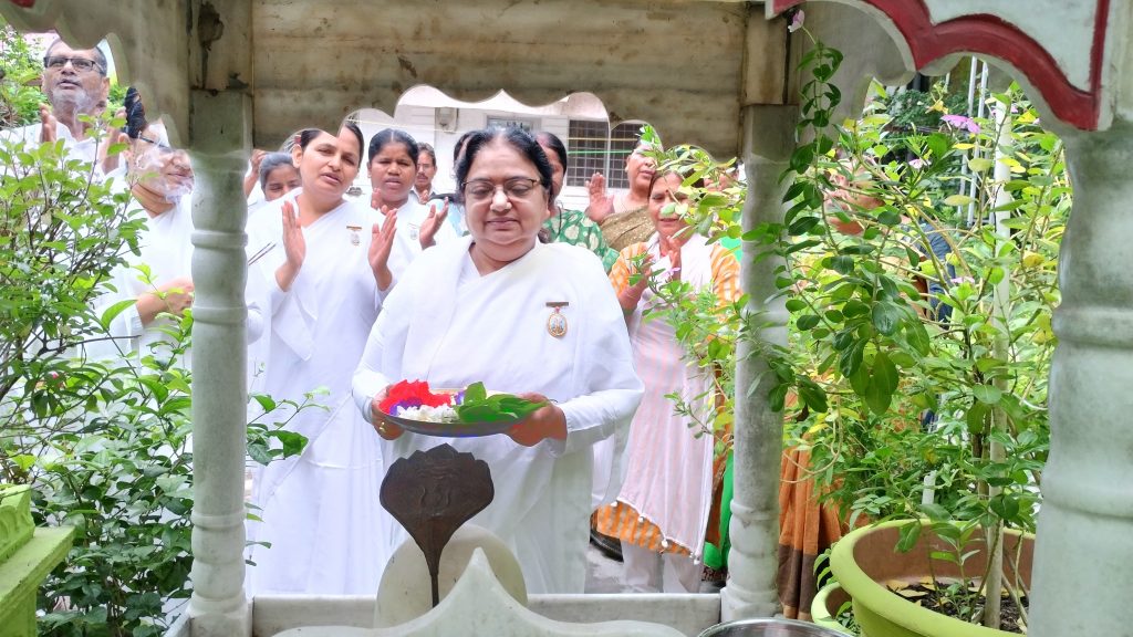 भगवान शिव की महिमा और सावन सोमवार का आध्यात्मिक महत्व बताया गया