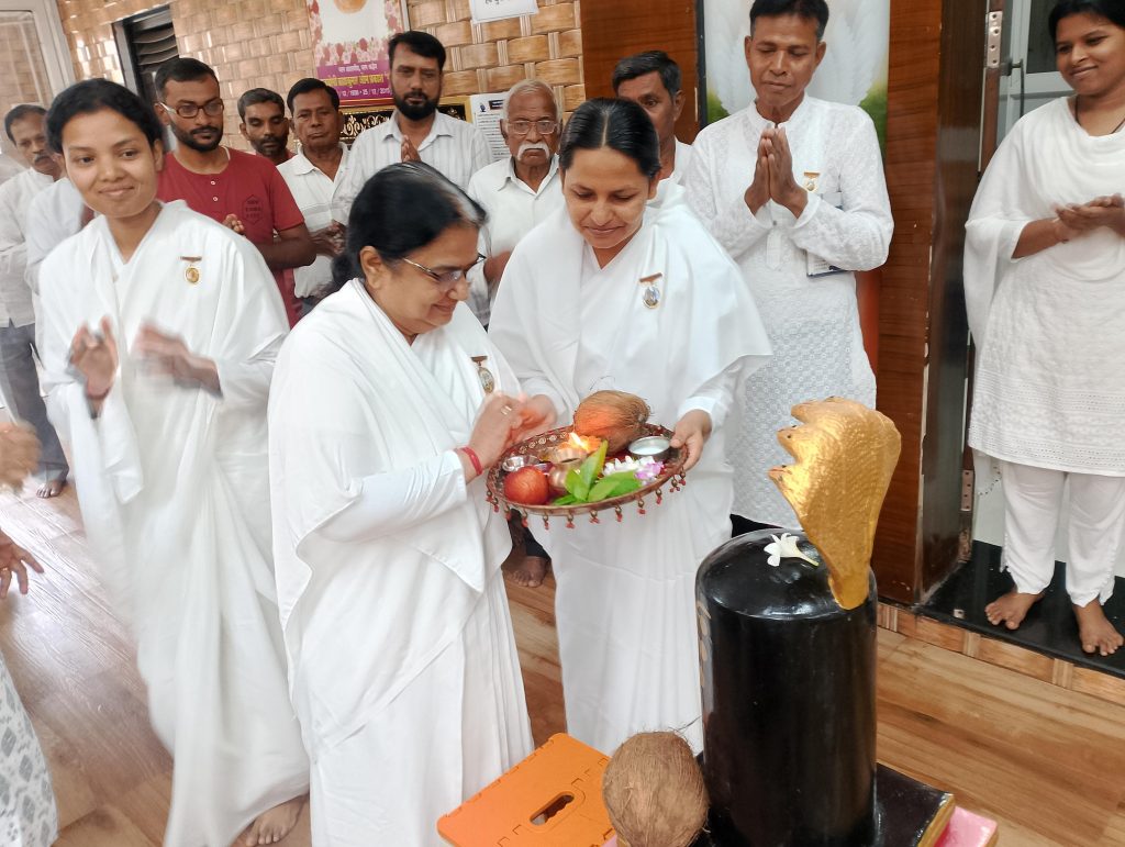 सर्वे के नाथ व ईश्वर हैं भगवान शिव - ब्रह्माकुमारी मंजू दीदी