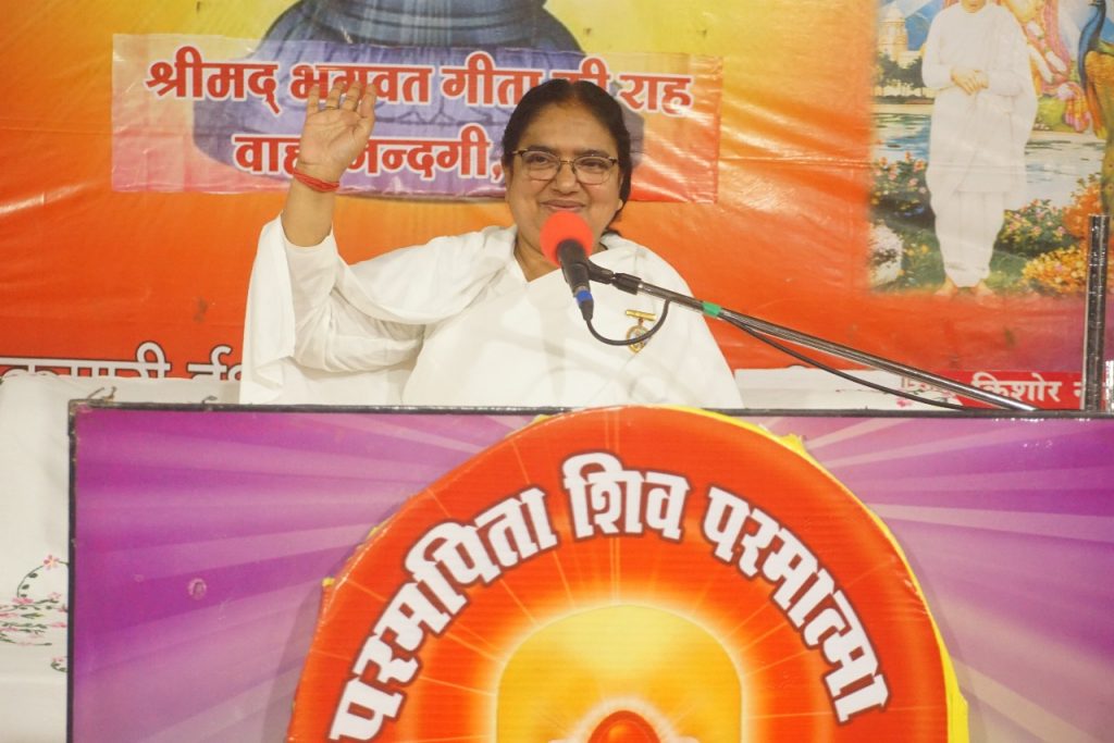 शिव अनुराग भवन राजकिशोरनगर में श्रीमद्भगवद्गीता की राह वाह जिन्दगी वाह का शुभारम्भ