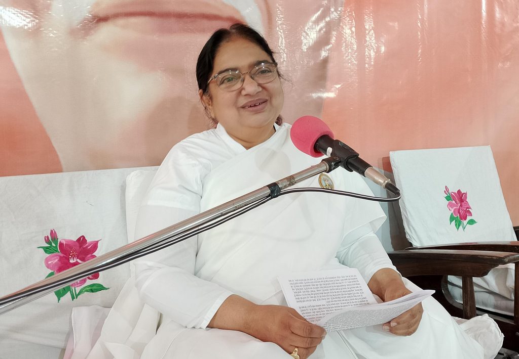 धर्म और कर्म के संतुलन से संवरता है जीवन - ब्रह्माकुमारी मंजू दीदी