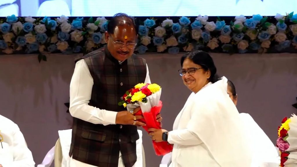 बिलासपुर की बहनों की गरिमामयी सहभागिता, मंजू दीदी ने किया मुख्यमंत्री का स्वागत* 