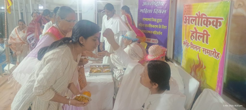 केसर व गुलाब जल से मनाई रूहानी होली, ब्रह्माकुमारीज़ शिव अनुराग भवन में आध्यात्मिक उमंग