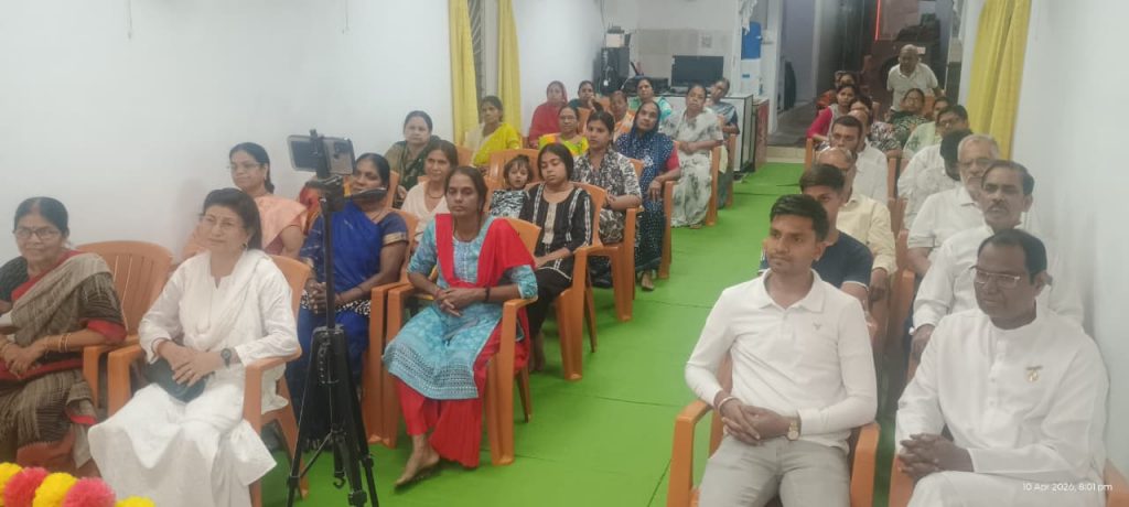 परमात्मा परम सत्य है अणु से भी सूक्ष्म, आदित्य वर्ण, अचिंत्य रूप ज्योतिस्वरूप है .. शशिप्रभा दीदी