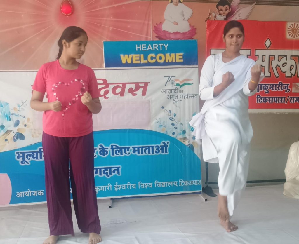 सरला भूरंगी ने जगाए संस्कारों के दीप, बी के लक्ष्मी बहन ने सिखाए आत्मरक्षा के गुर*