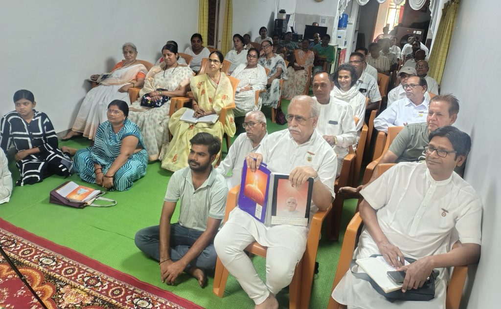 सफलता के लिए ‘सम्मिलित’ नहीं, ‘समर्पित’ होना आवश्यक - ब्रह्माकुमारी मंजू दीदी
