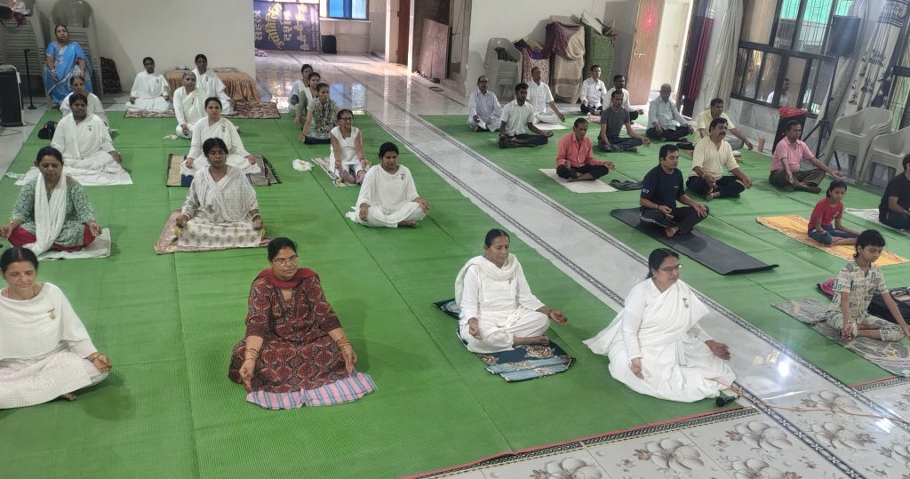 आयुष मंत्रालय के योग संगम पोर्टल से वर्चुअल जुड़कर शिव-अनुराग भवन में किया गया योगाभ्यास*