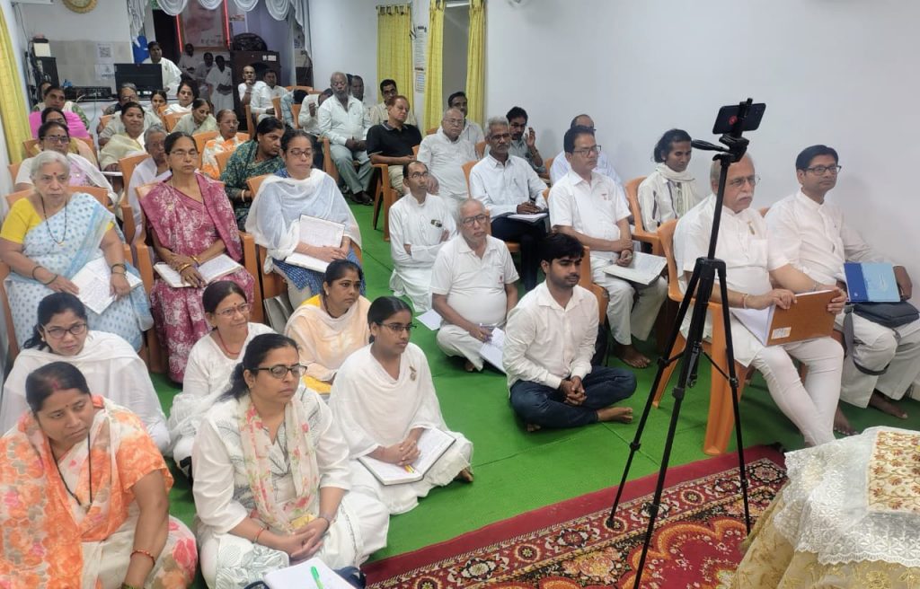 प्रभु-दर्शन भवन टिकरापारा में सदगुरुवार विशेष सत्संग में मंजू दीदी ने कहा— संतुष्टता और रहमदिली है सच्चे आध्यात्मिक जीवन की पहचान*