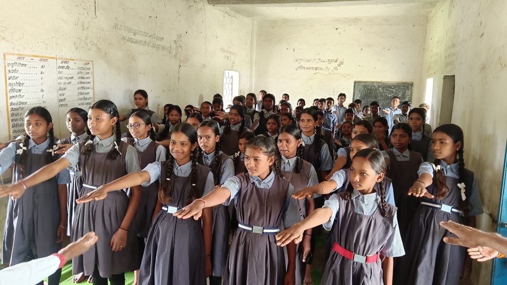 कोटमीसुनार: तीन विद्यालयों में नशामुक्ति जागरूकता कार्यक्रम