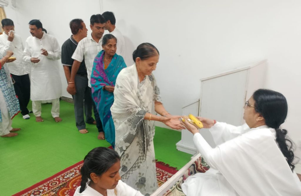*अनंत चतुर्दशी पर बीके मंजू दीदी का संदेश —विकारों का करें विसर्जन, जीवन में भरें खुशियों की मिठास*
