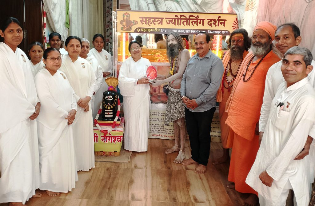 *काशी के संतों ने शिव अनुराग भवन में किए सहस्र ज्योतिर्लिंग के दर्शन; मंजू दीदी से लिया ज्योतिस्वरूप परमात्मा शिव का संदेश*
