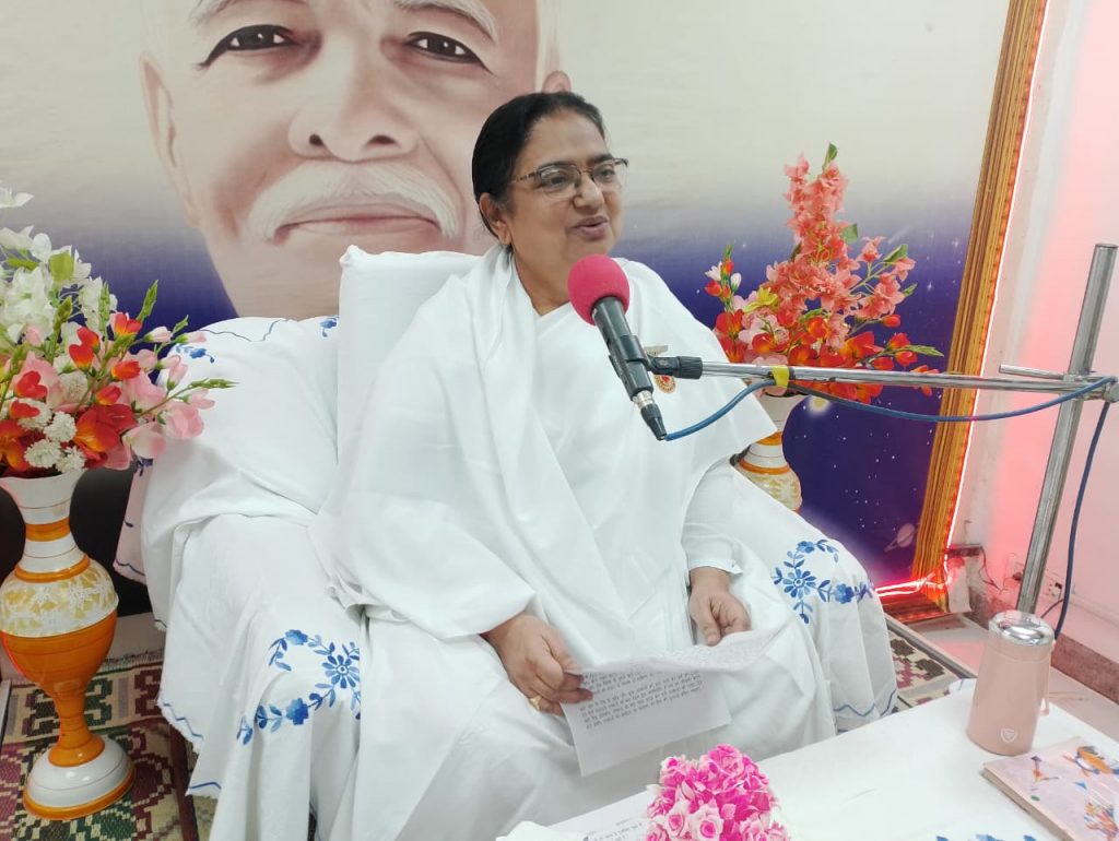 *मंजू दीदी बोलीं—“नियमित स्व निरीक्षण से आएगी कथनी करनी में समानता...*